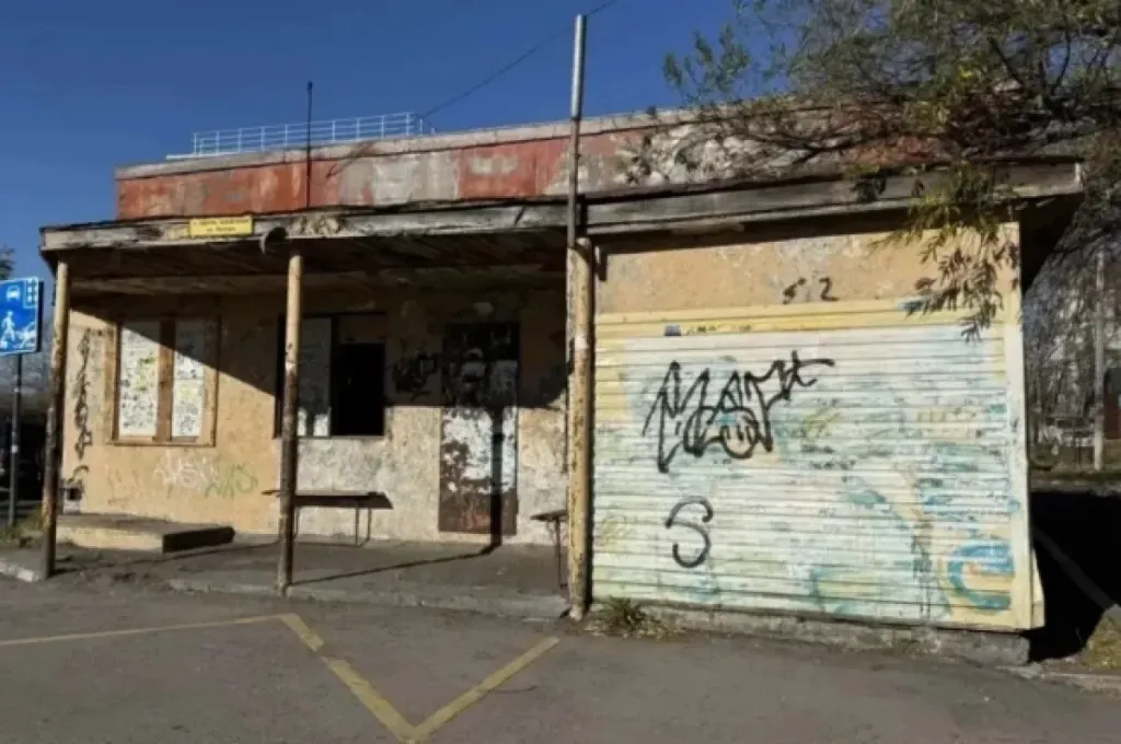 На месте аварийного здания в Аваче установят остановку
