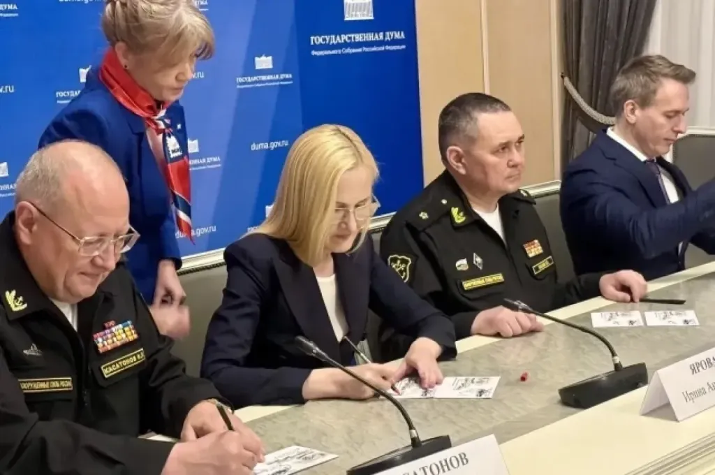 Юбилейную марку к 330-летию ВМФ передадут командованию 40-й бригады